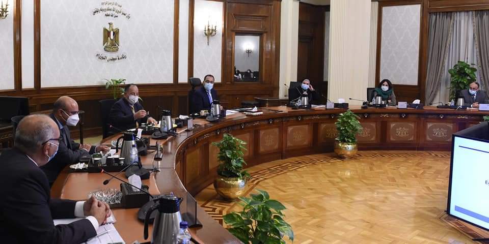 رئيس الوزراء يعقد اجتماعا مع مسئولي «جنرال موتورز» و«منصور للسيارات»