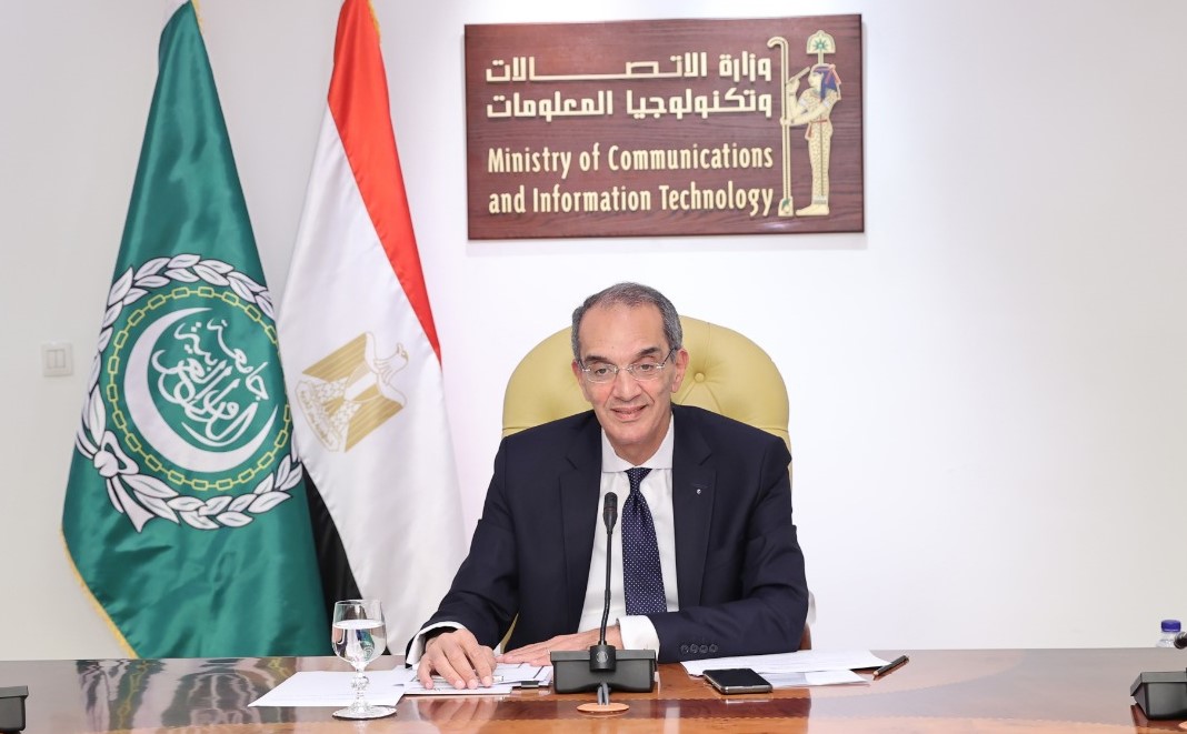 الدكتور عمرو طلعت وزير الاتصالات