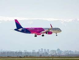 ويز اير تنظم خط طيران بين سوهاج وابوظبى