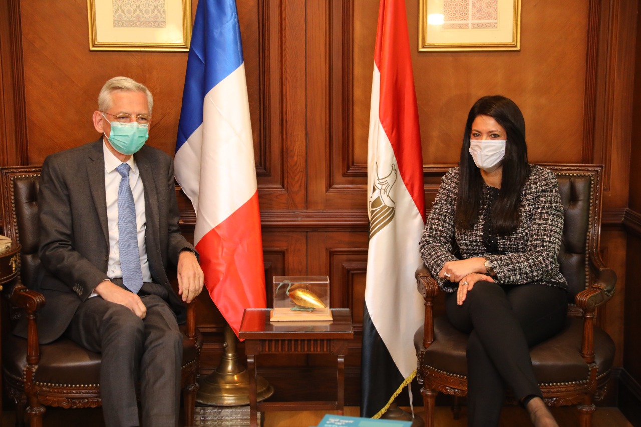 وزيرة التعاون الدولي وسفير فرنسا بمصر