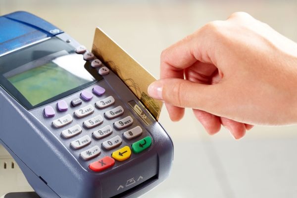 البنك المركزي يعلن وصول عدد ماكينات POS التابعة للبنوك إلى 1.3 مليون بنهاية 2025