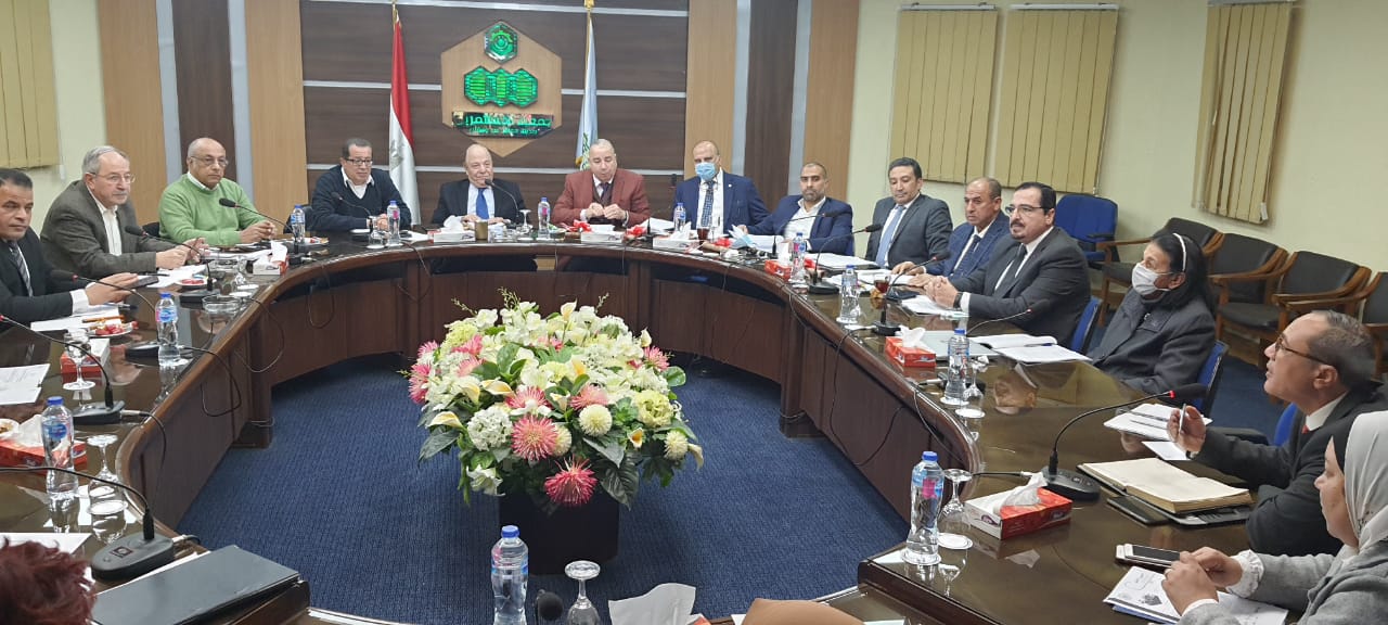 أثناء الإجتماع