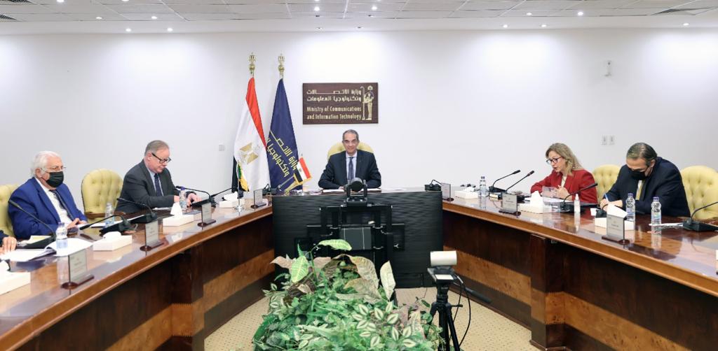 وزير الاتصالات