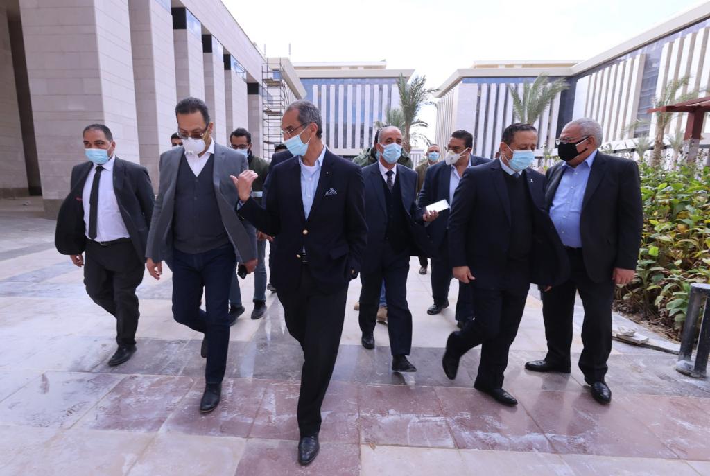 الدكتور عمرو طلعت وزير الاتصالات وتكنولوجيا المعلومات، ي