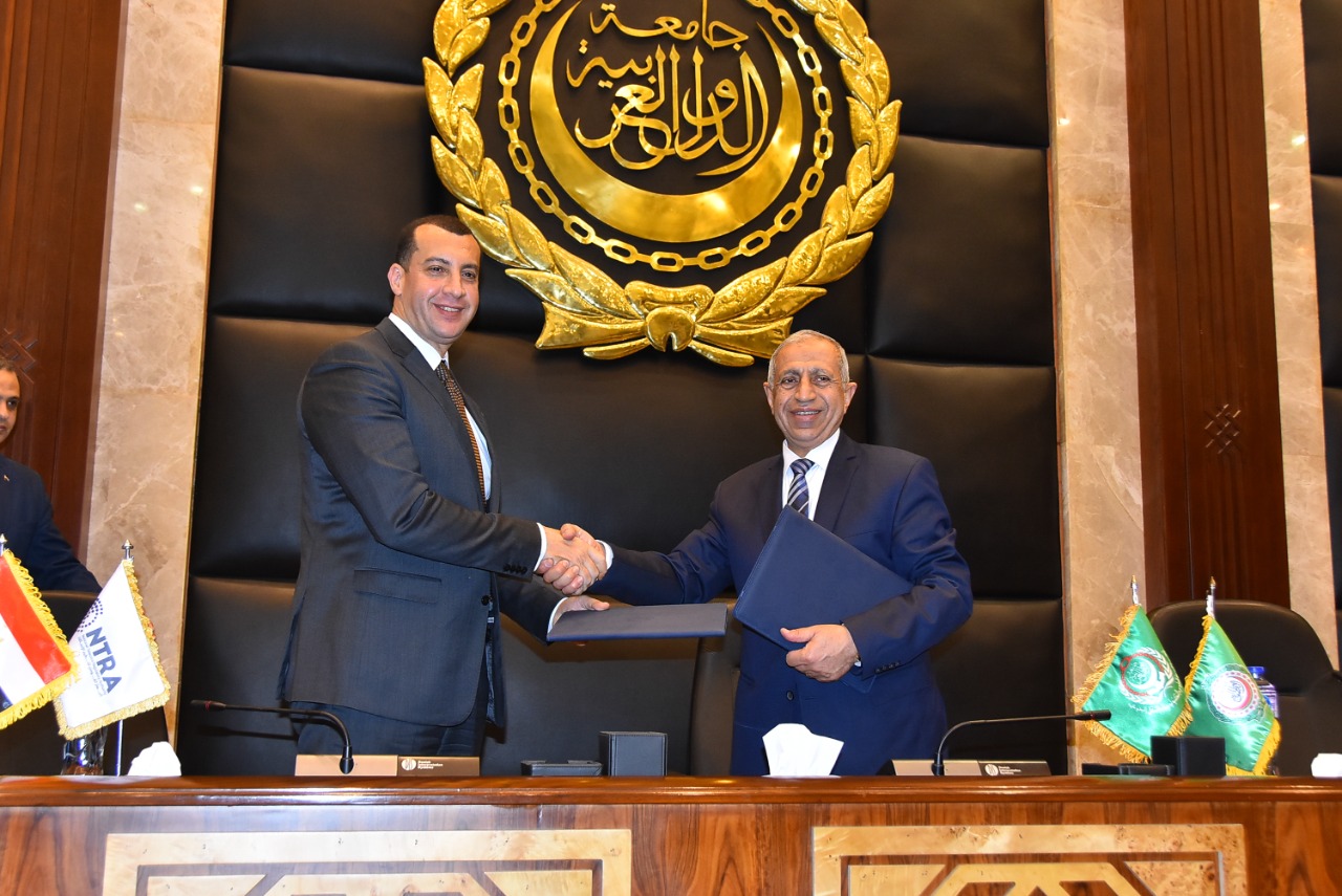 جانب من توقيع البروتوكولات