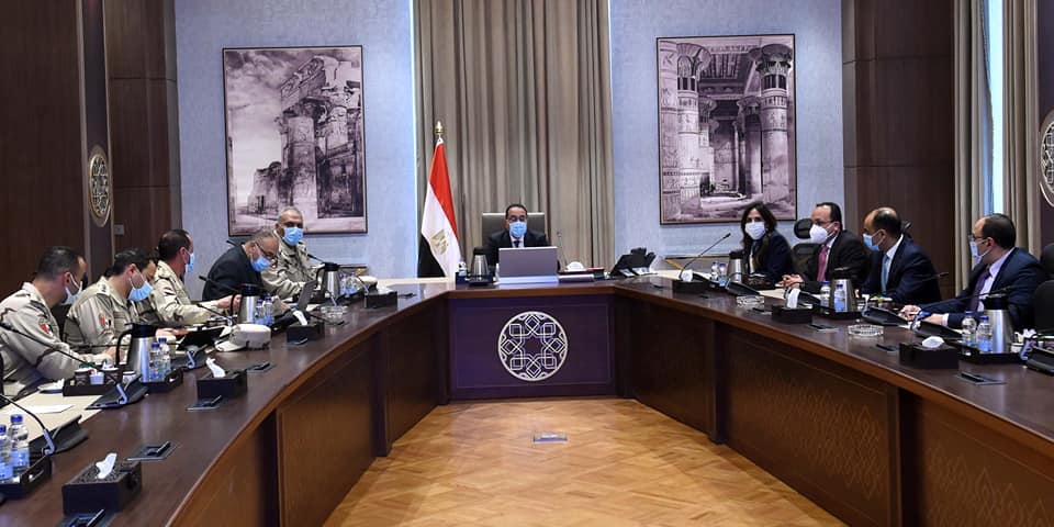 رئيس الوزراء خلال الاجتماع