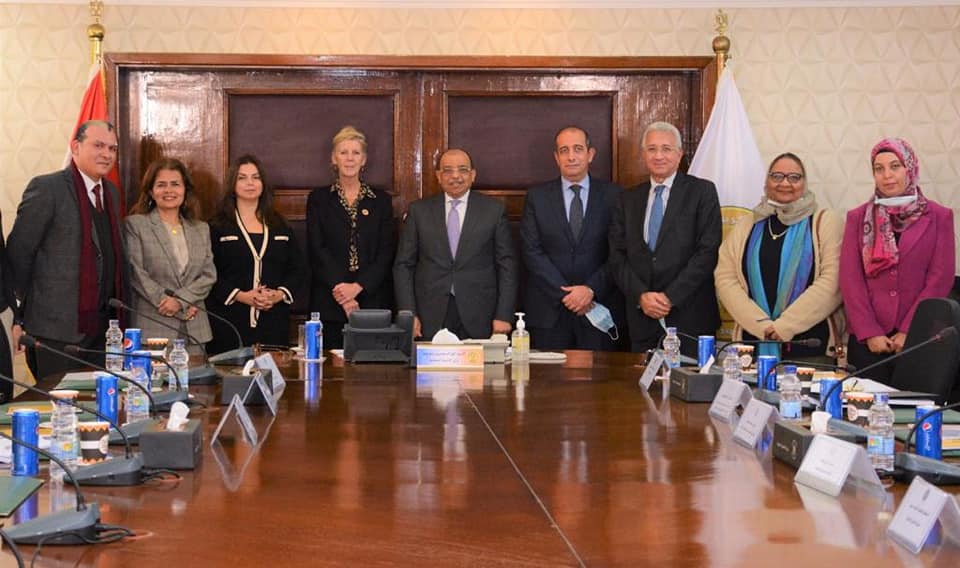 فريدريكا ميير ممثل الصندوق جيرمين حداد مساعد ممثل الصندوق ودولت شعراوى مدير برنامج السكان والتنمية