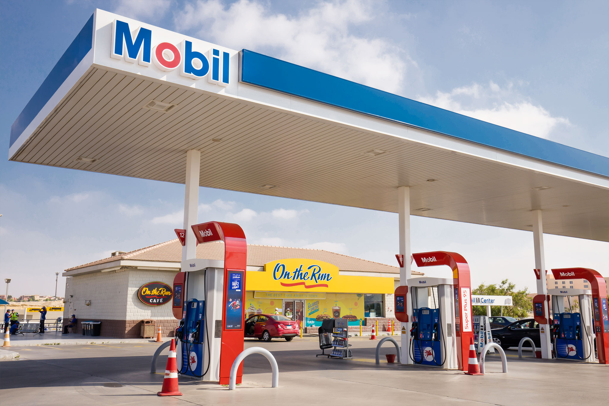 «إكسون موبيل مصر» تفتتح محطات خدمات وتموين «موبيل» بالقاهرة الجديدة