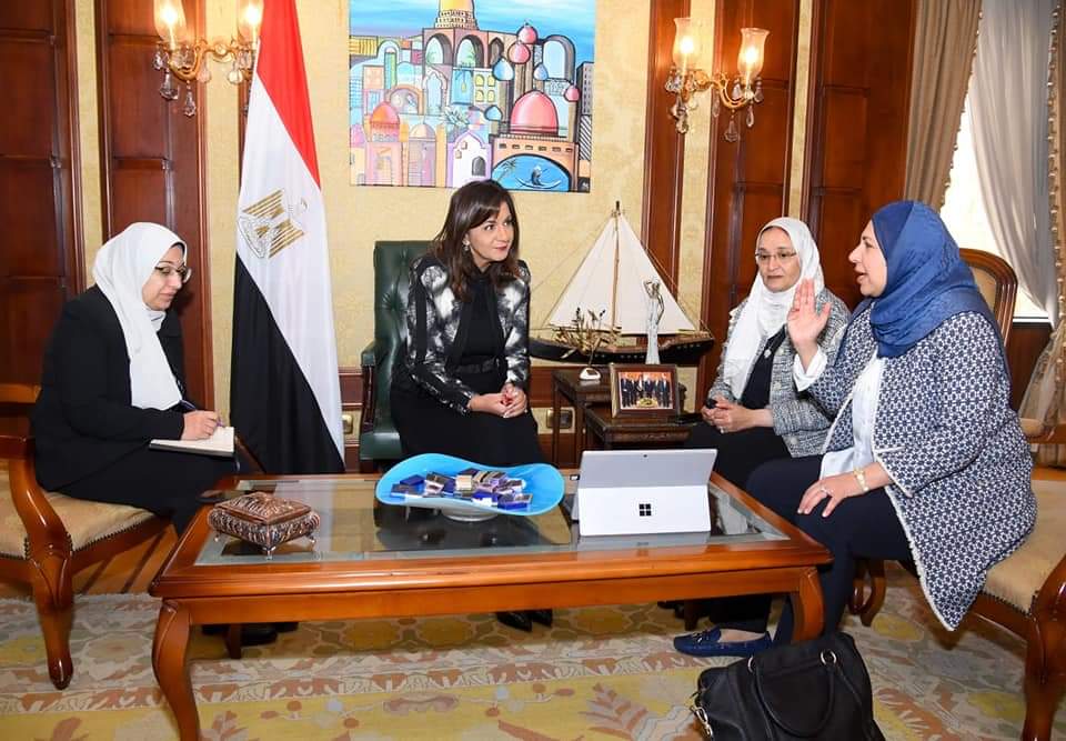 وزيرة الهجرة تبحث إطلاق المرحلة الثانية من تطبيق «اتكلم عربي»