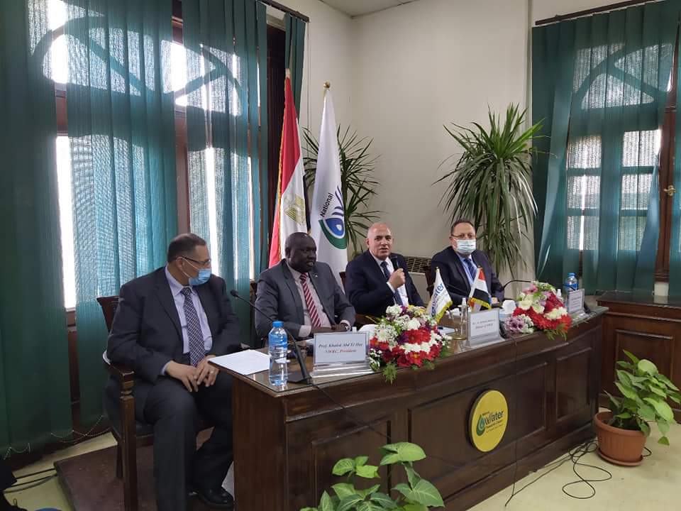 وزير الموارد المائية والرى