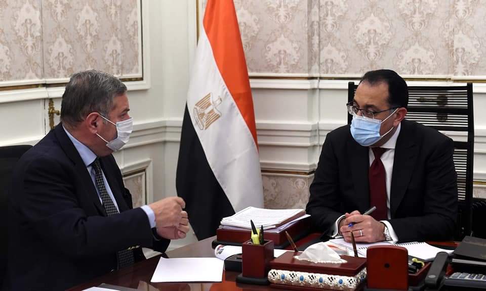 رئيس الوزراء يتابع الموقف التنفيذي لمشروع إنشاء 3000 نقطة شحن للسيارات الكهربائية