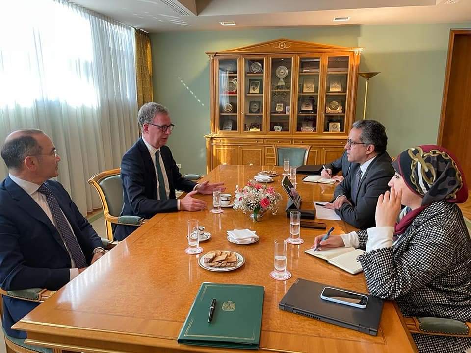 وزير السياحة