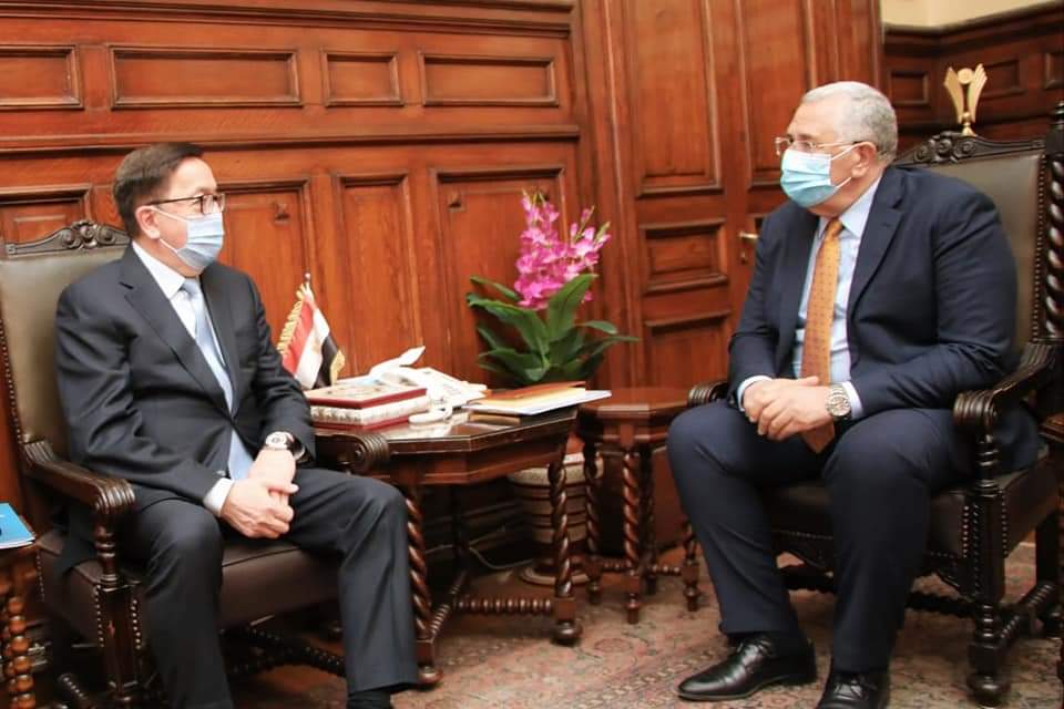 وزير الزراعة يبحث مع سفير كازاخستان سبل تعزيز التعاون بين البلدين