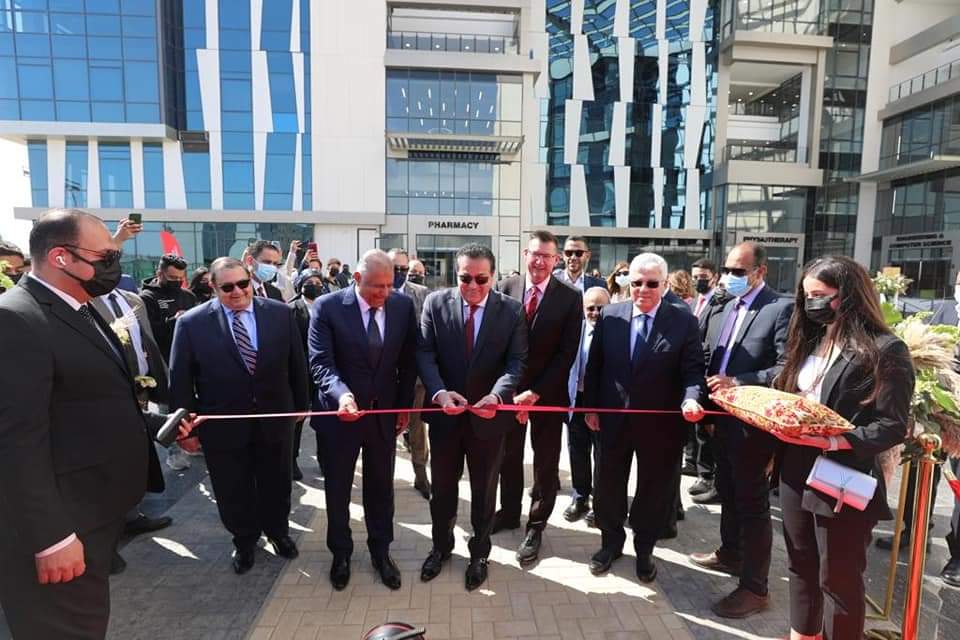 وزير التعليم العالي يتفقد فرع جامعة هيرتفوردشاير الإنجليزية