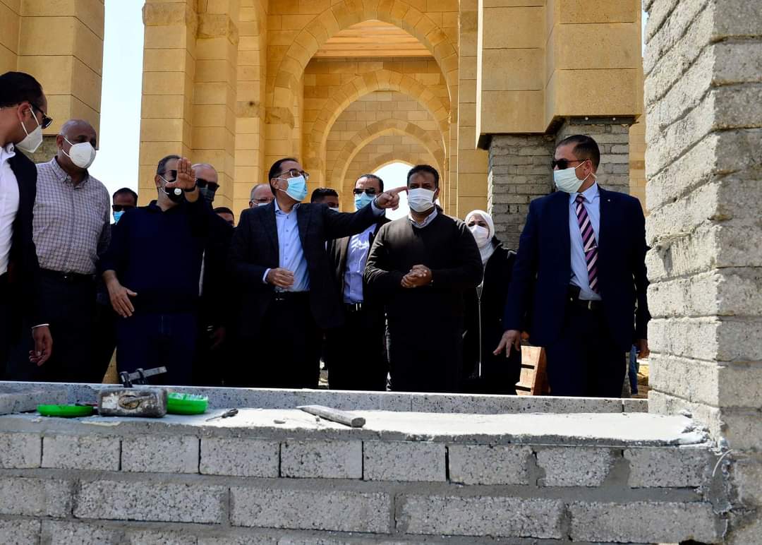 رئيس الوزراء يتفقد أعمال ترميم مسجد عمرو بن العاص وحدائق الفسطاط