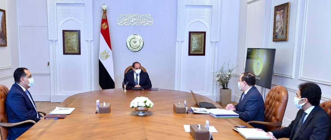 الرئيس السيسي يوجه بتعظيم القيمة المضافة للخامات البترولية وتلبية احتياجات السوق