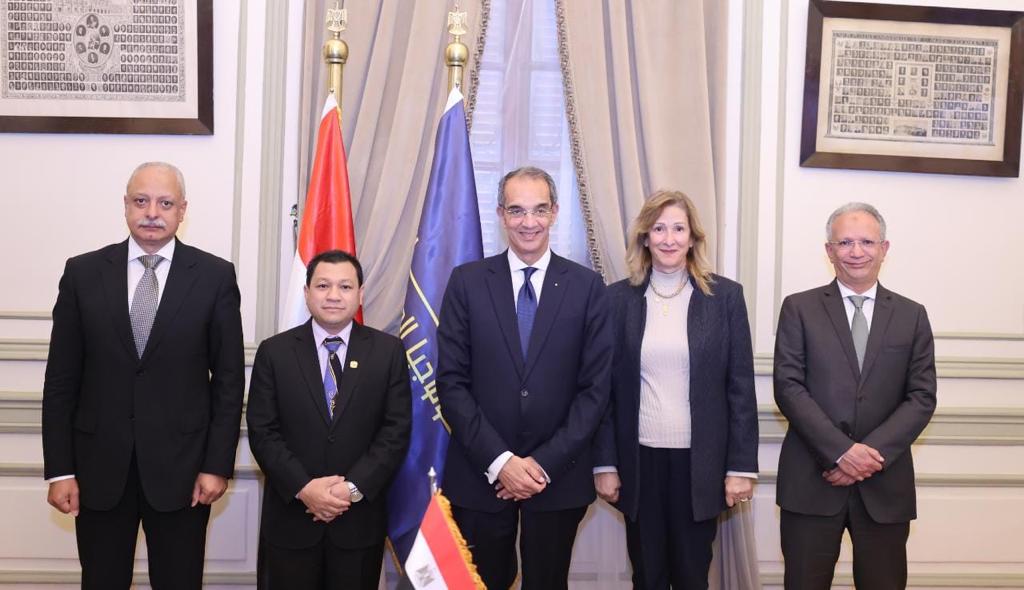 وزير الاتصالات