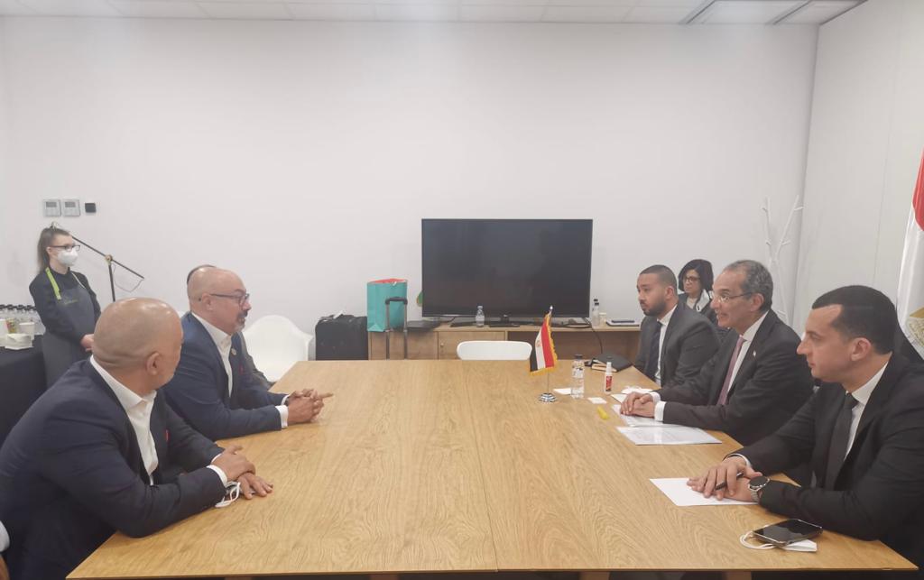 جانب من لقاء وزير الاتصالات بقيادات شركة اتصالات