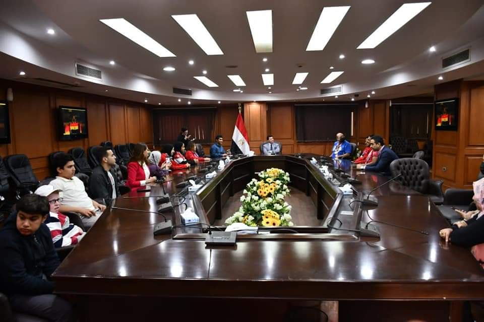 وزير الشباب يلتقى مجموعة من الأبطال الرياضيين من ذوى القدرات والهمم