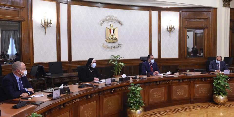 رئيس الوزراء يتابع موقف توافر السلع ومستلزمات الإنتاج