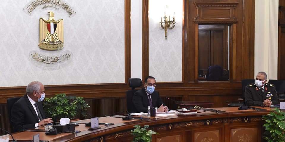 رئيس الوزراء يتابع تنفيذ مشروع تطوير الطرق والمحاور بغرب الجيزة وشرم الشيخ