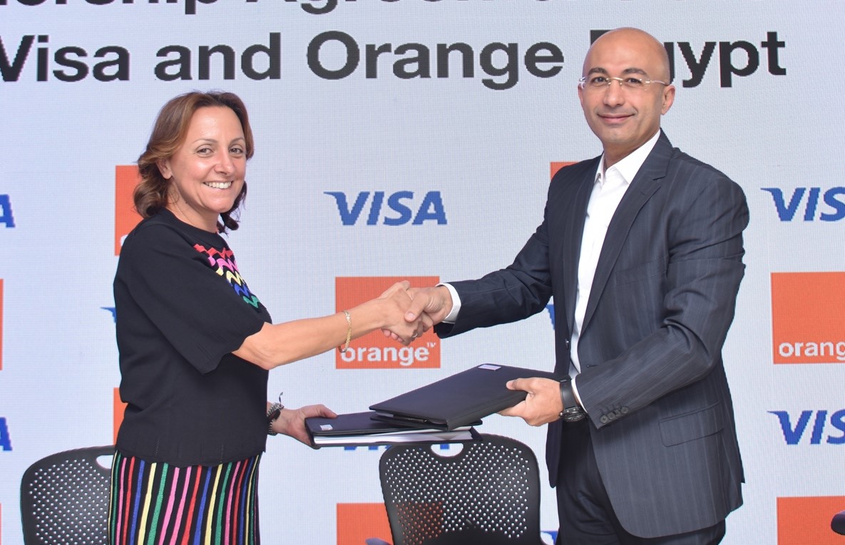 جانب من توقيع الشراكة بين أورنج وفيزا