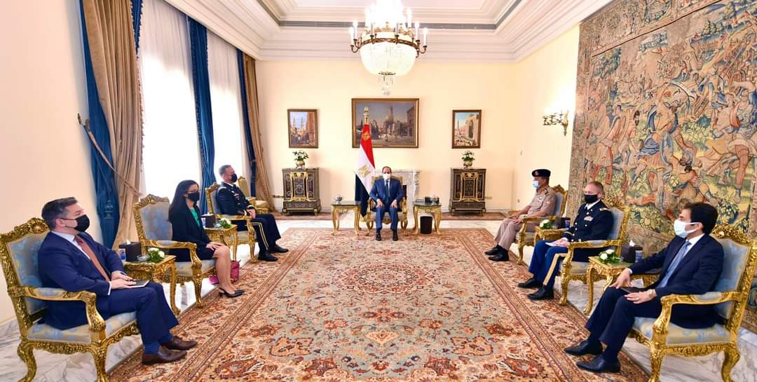 الرئيس السيسي يؤكد على أهمية التعاون العسكري بين مصر وأمريكا