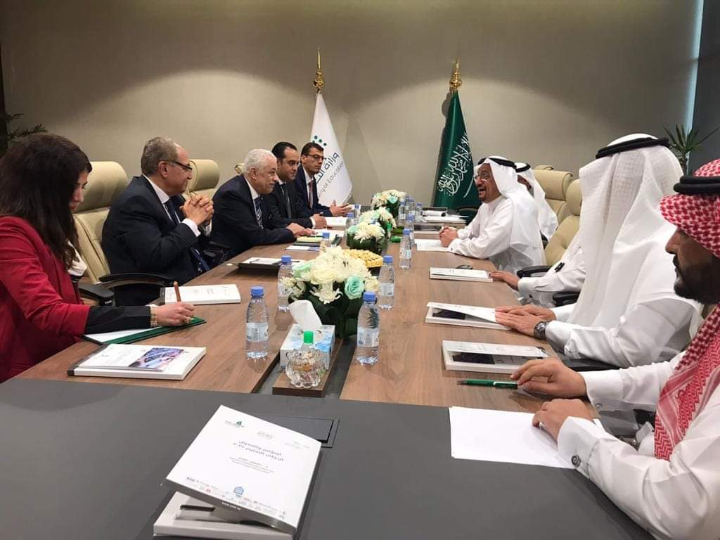 وزير التعليم يناقش طريقة بناء المناهج الجديدة متعددة التخصصات بالرياض