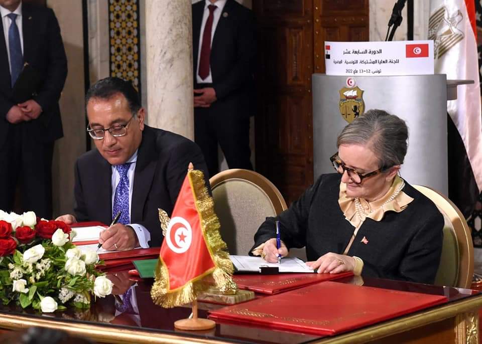 رئيس الوزراء يشهد توقيع عدد من الوثائق في عدة مجالات مع تونس