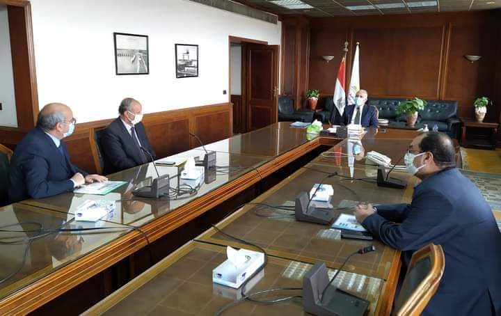 وزير الموارد المائية والري