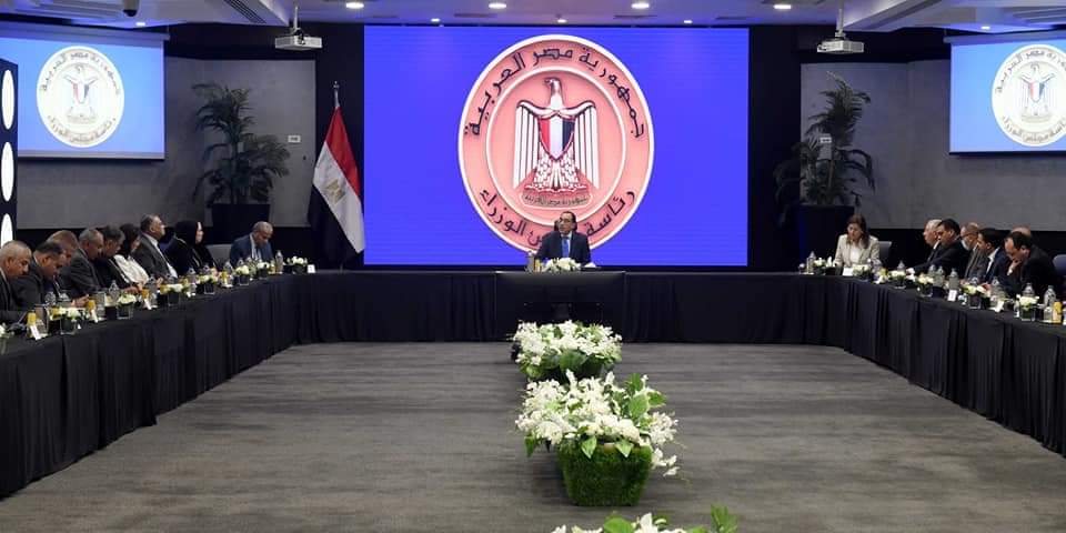 رئيس الوزراء يلتقى رؤساء اللجان النوعية بمجلس النواب