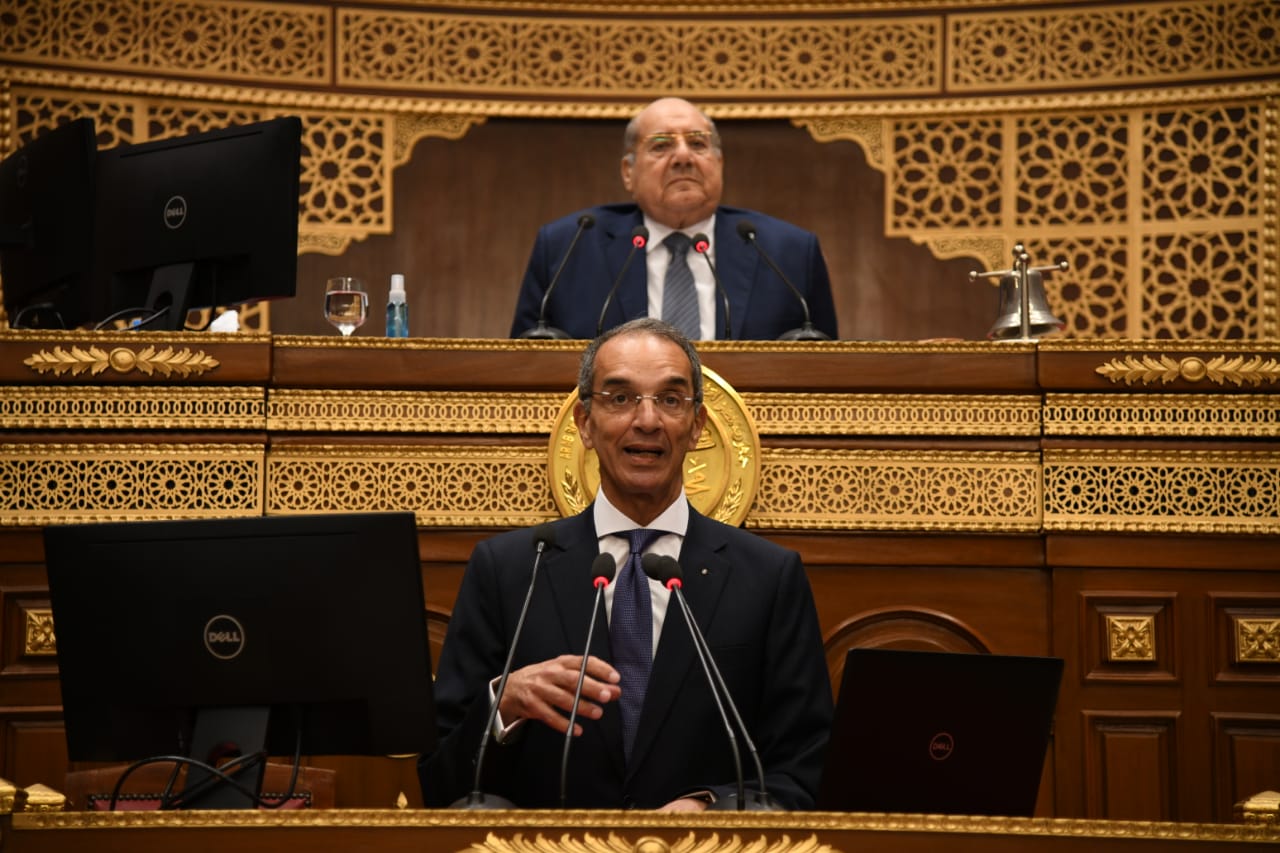 الدكتور عمرو طلعت وزير الاتصالات