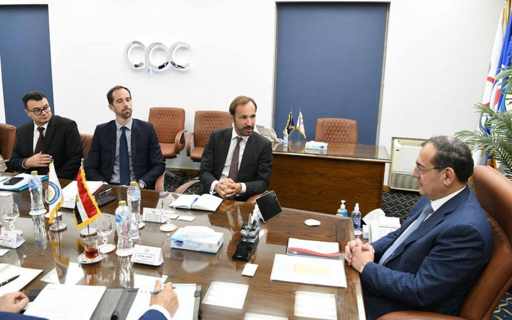 وزير البترول خلال لقاء وفد سوسيتيه جنرال