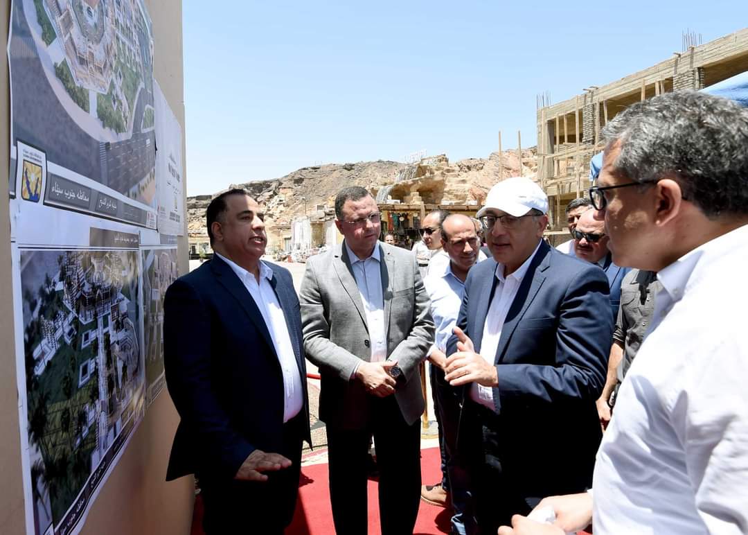 رئيس الوزراء يتفقد أعمال تطوير السوق التجاري القديم بشرم الشيخ 