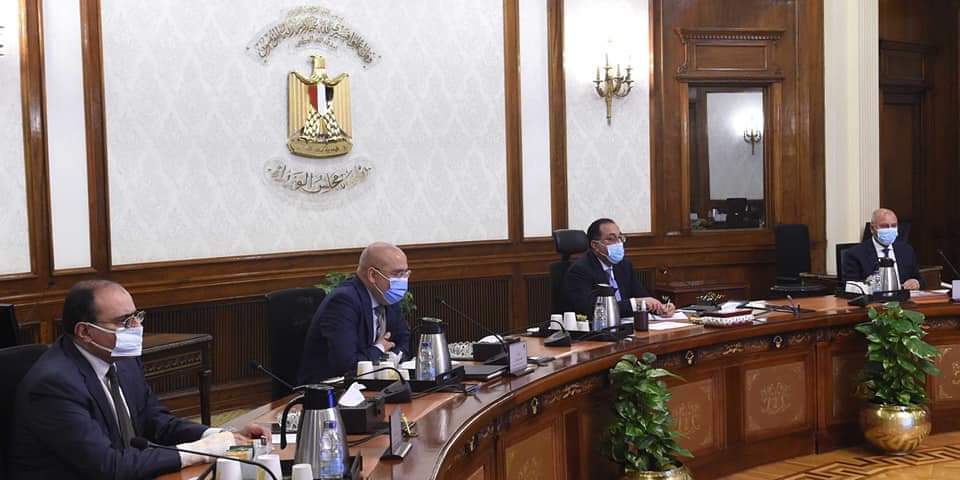تابع الدكتور مصطفى مدبولي، رئيس مجلس الوزراء، في اجتماع عقده اليوم، موقف تنفيذ مشروعات محاور الطرق الرئيسية والكباري