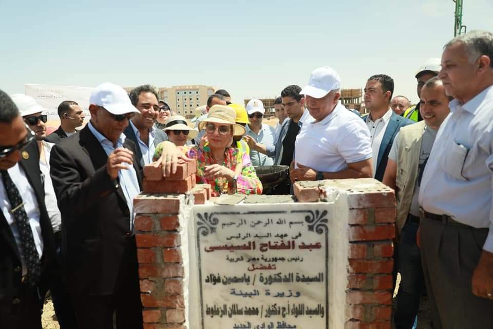 وزيرة البيئة تضع حجر أساس محطة الطاقة الشمسية بالوادي الجديد