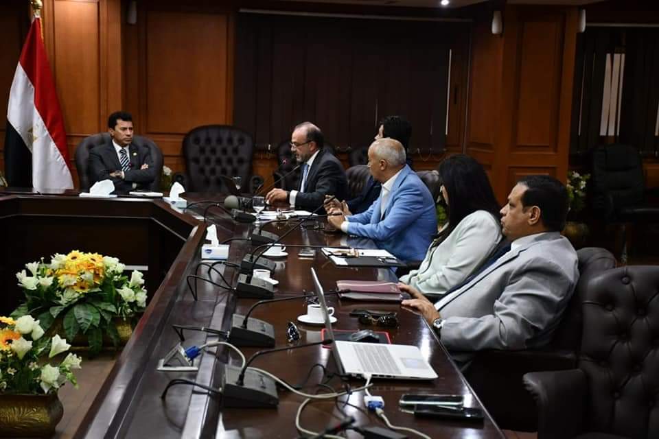 وزير الرياضة يبحث الاستعدادات لاستضافة بطولة العالم لسلاح المبارزة