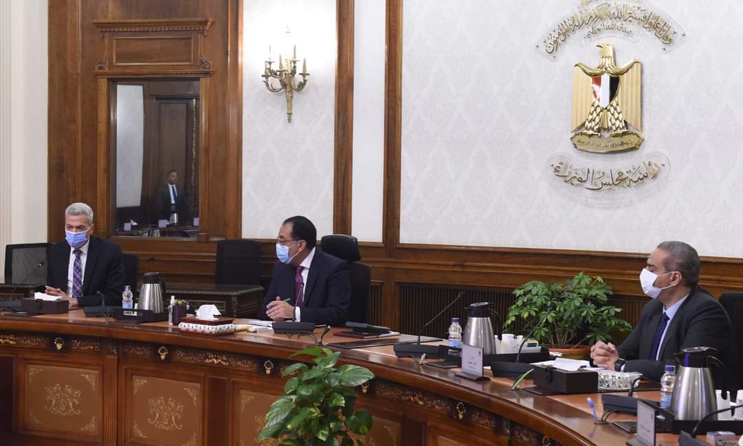 رئيس الوزراء يبحث اجراءات تيسير استيراد الأدوية والمستلزمات الطبية