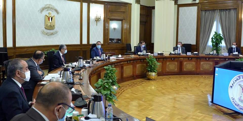 رئيس الوزراء يوجه بسداد المستحقات الخاصة بالبترول وفض التشابكات المالية