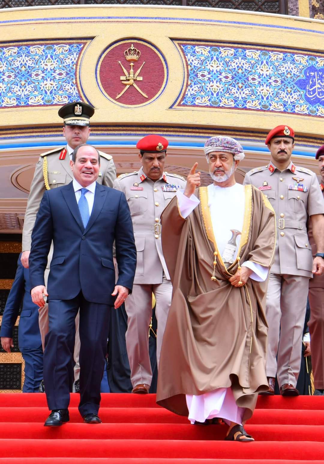 الرئيس السيسي يوجه بدراسة إنشاء صندوق استثماري مشترك مع عمان