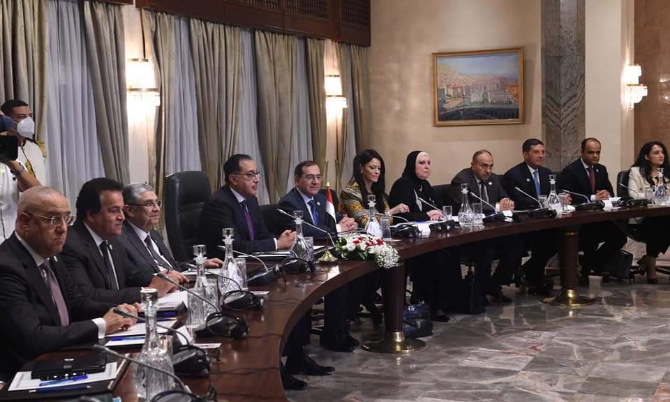 رئيس الوزراء: توجيهات رئاسية بالنهوض بمستوى العلاقات مع الجزائر