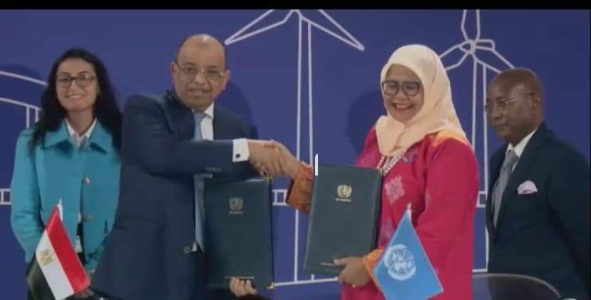 وزير التنمية المحلية يوقع اتفاقية تنظيم دورة المنتدى الحضرى 2024