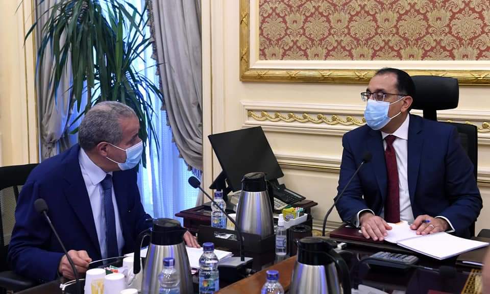 رئيس الوزراء يطمئن على توافر مخزون السلع واستعدادات عيد الأضحى