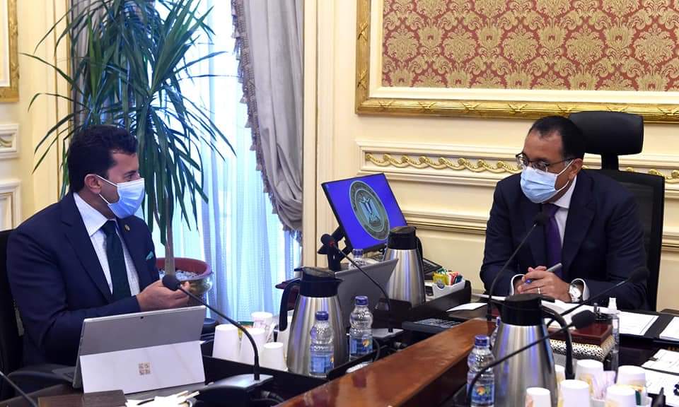 رئيس الوزراء يستعرض عدد من ملفات عمل وزارة الشباب والرياضة