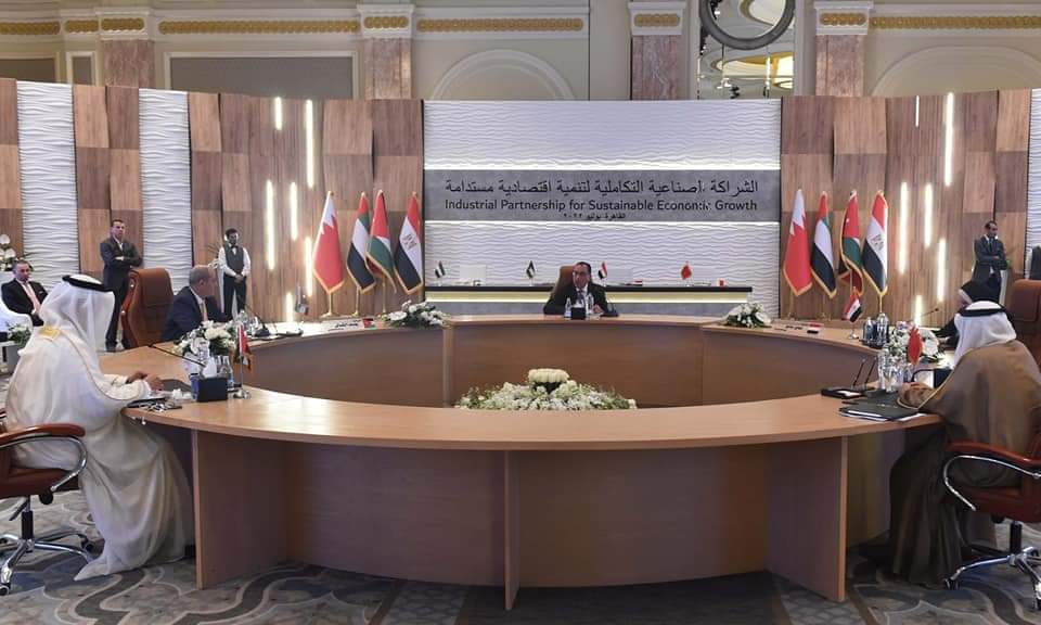 رئيس الوزراء: نعمل على إزالة كافة الإجراءات البيروقراطية المواجهة لتنفيذ المشروعات