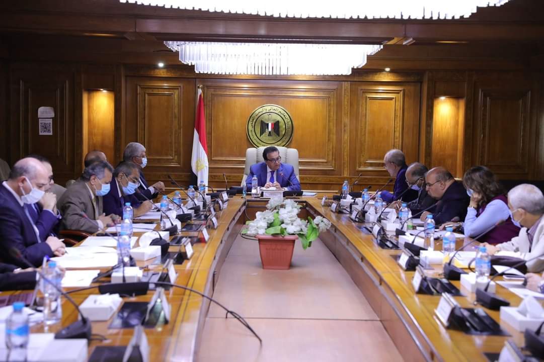 وزير التعليم العالي يرأس اجتماع مجلس شئون المعاهد العالية الخاصة