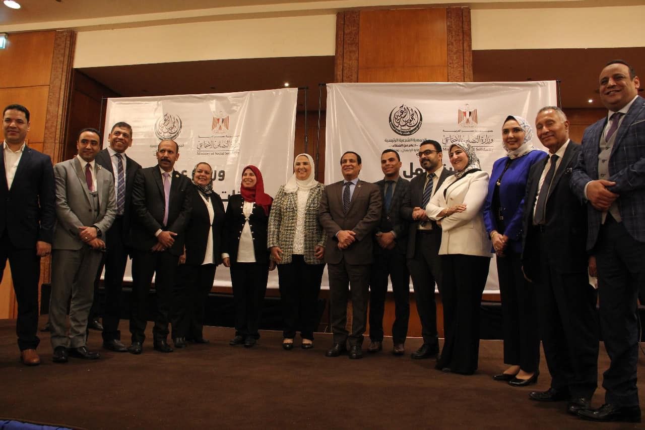 وزيرة التضامن تتلقي تقريرًا بأنشطة وإنجازات حاضنات الفائقين بالجامعات