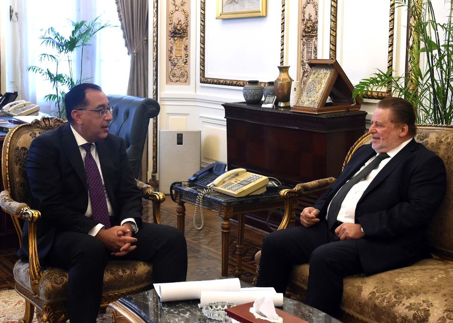 رئيس الوزراء ومحافظ البنك المركزي