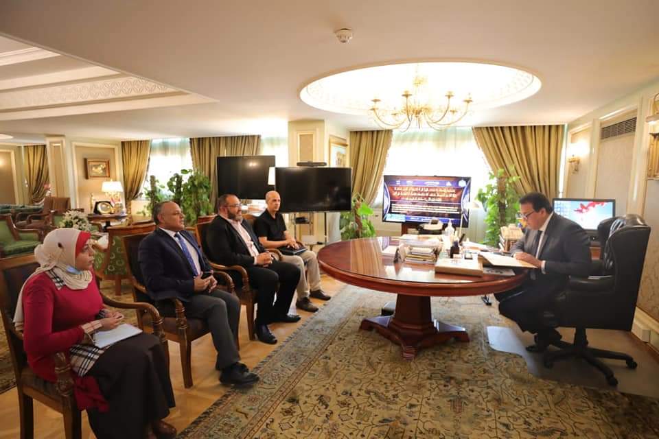 وزير التعليم العالي يبحث التعاون العلمي والبحثي مع ممثل جامعة أريزونا