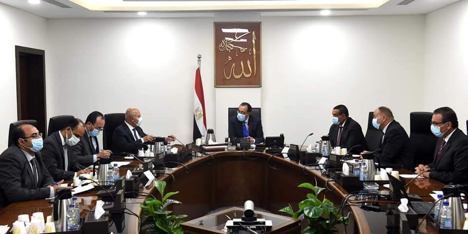 رئيس الوزراء يتابع إجراءات القضاء على المواقف العشوائية على الطريق الدائري